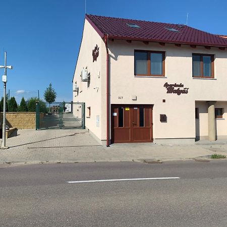Apartman Matyas Drnholec Exterior foto