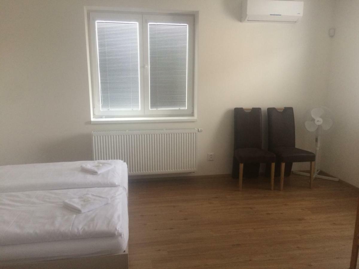 Apartman Matyas Drnholec Exterior foto